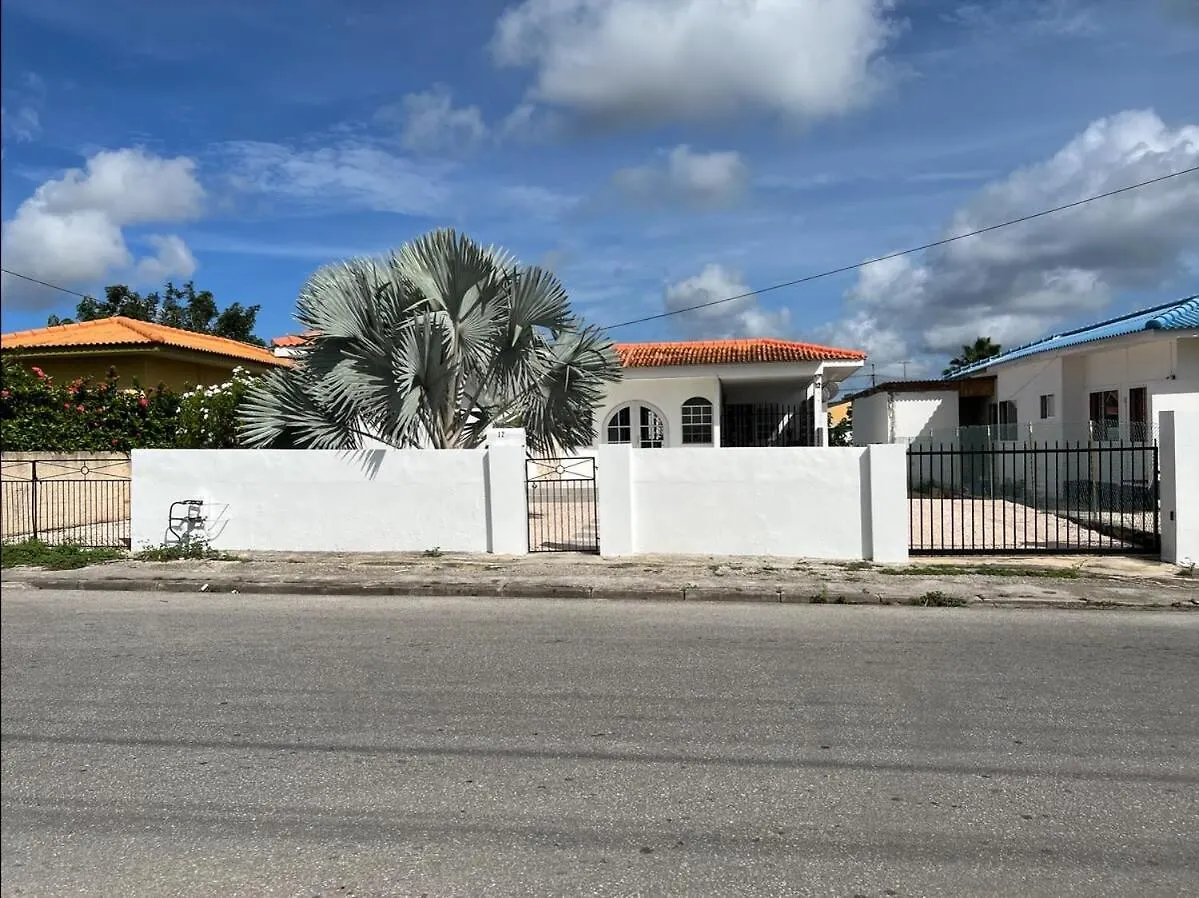 Casa Sonrisa - Centrally Located House With Plunge Pool Willemstad 0*,  Curacao