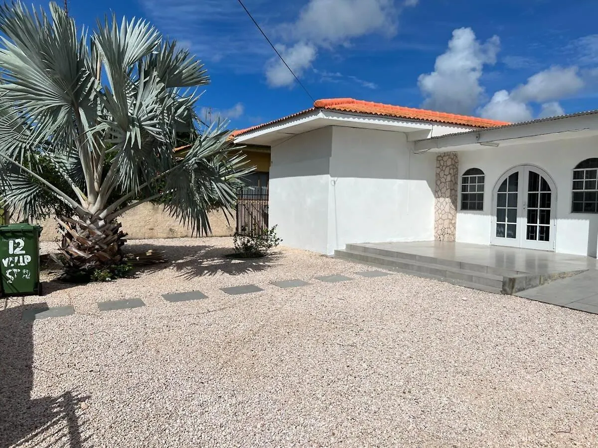 Casa Sonrisa - Centrally Located House With Plunge Pool Willemstad Curacao