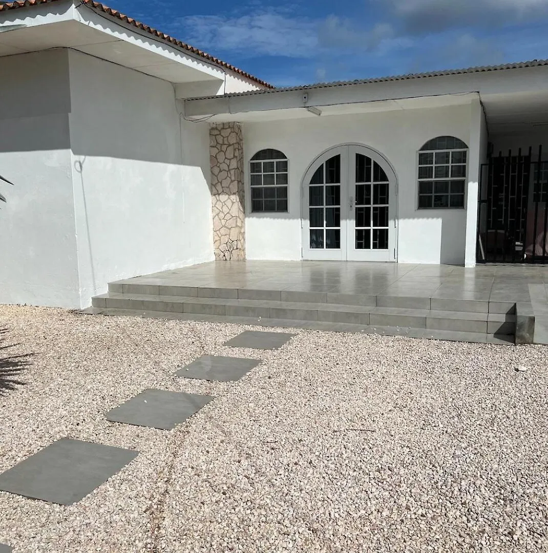 Casa Sonrisa - Centrally Located House With Plunge Pool Willemstad 0*,  Curacao